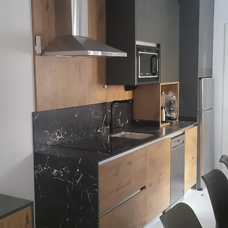 Ξενοδοχείο με διαμερίσματα Huelin Edificio 4*