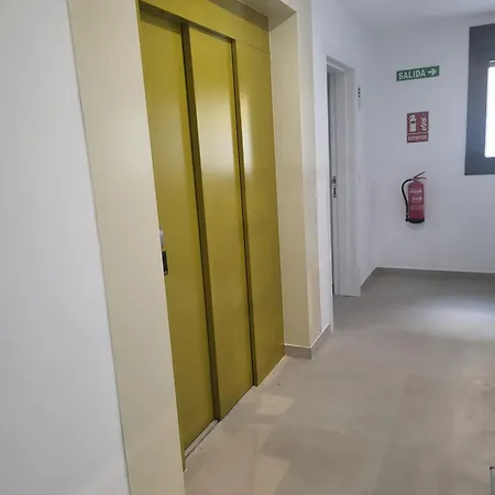 Ξενοδοχείο με διαμερίσματα Huelin Edificio 4*