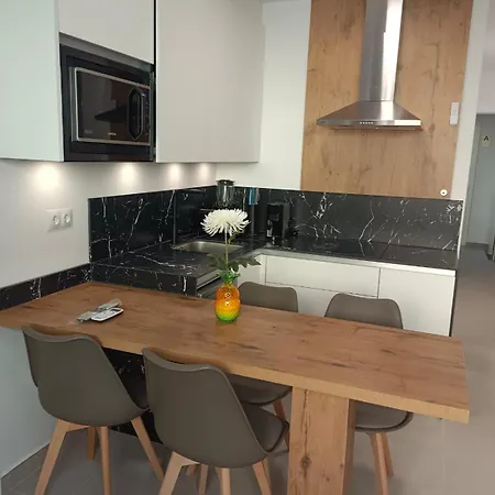 Ξενοδοχείο με διαμερίσματα Huelin Edificio 4*