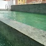 Huelin Edificio アパートホテル