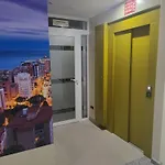 Huelin Edificio アパートホテル 3*